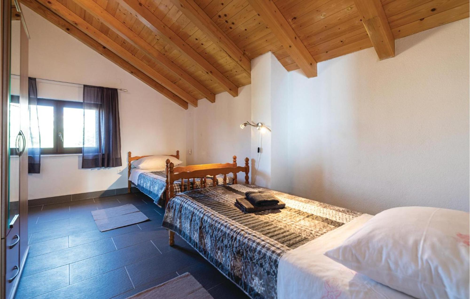 4 Bedroom Gorgeous Home In Prigradica Εξωτερικό φωτογραφία
