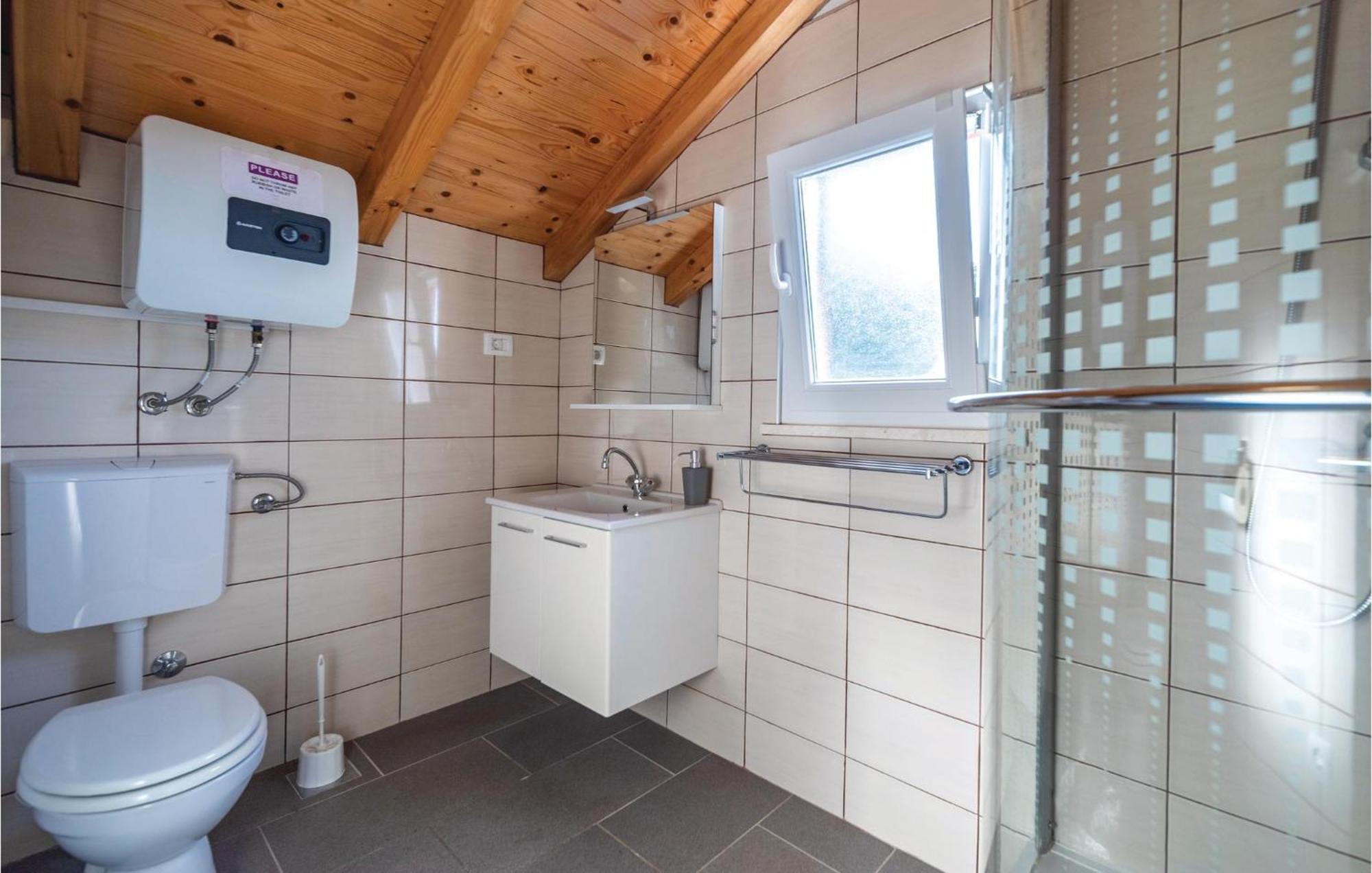 4 Bedroom Gorgeous Home In Prigradica Εξωτερικό φωτογραφία
