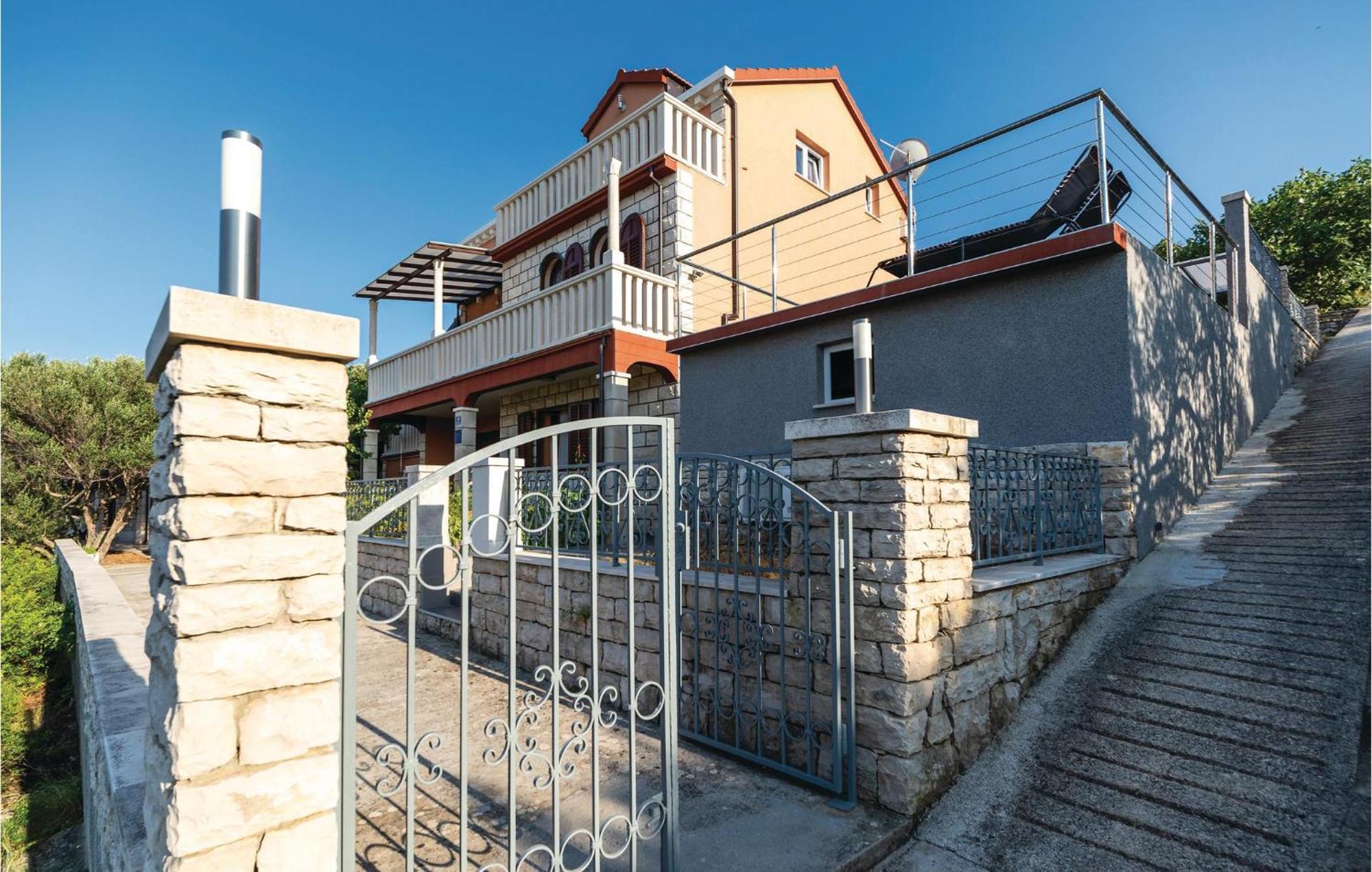 4 Bedroom Gorgeous Home In Prigradica Εξωτερικό φωτογραφία
