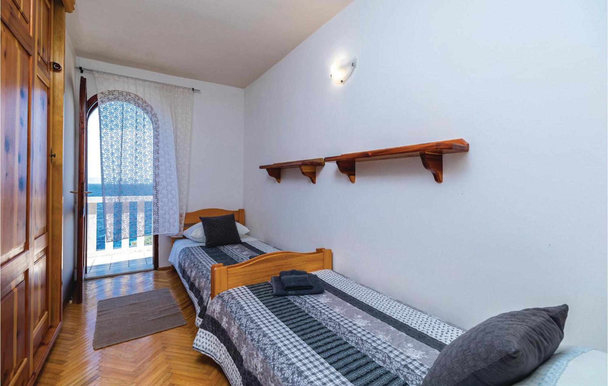 4 Bedroom Gorgeous Home In Prigradica Εξωτερικό φωτογραφία